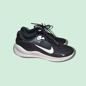Nike Revolution 7 (Gs) Unisex-child Sneaker Kids Everyday Running Athletic 4y